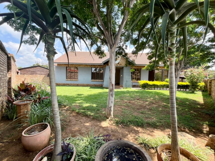 To Let 4 Bedroom Property for Rent in Waterval East North West